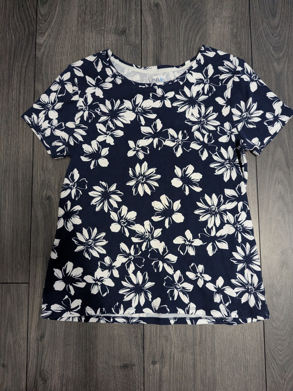 croft & barrow navy and white floral short-sleeve tee